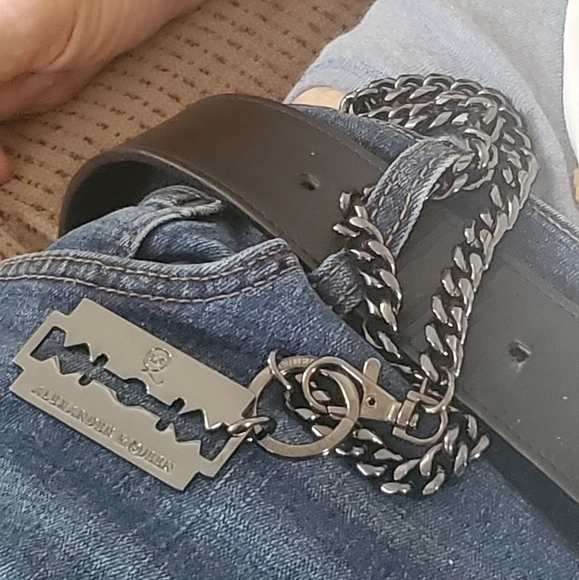 Alexander McQueen - Picture 1 of 9